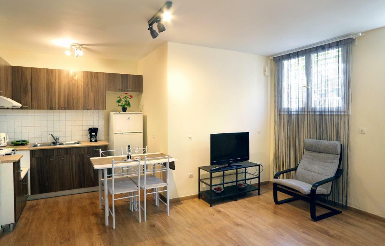 Alexandros Apartment Atene Esterno foto
